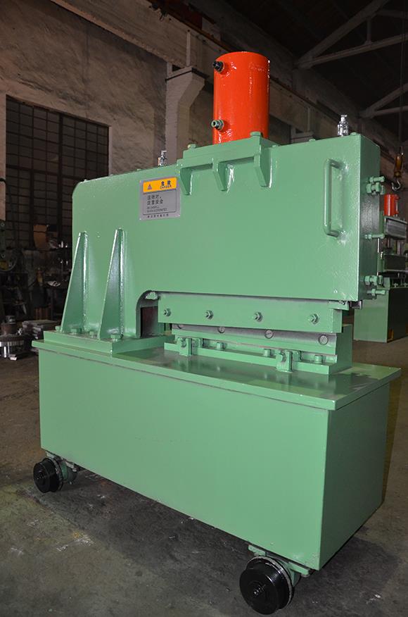 带钢移动剪切机